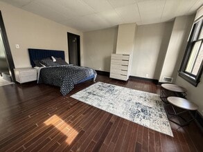 Building Photo - 7 W Hollister St