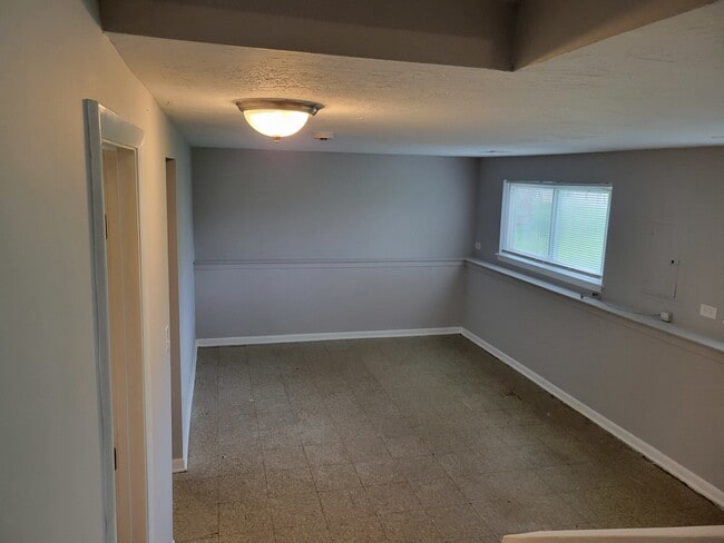 Building Photo - 906 Blackhawk Dr