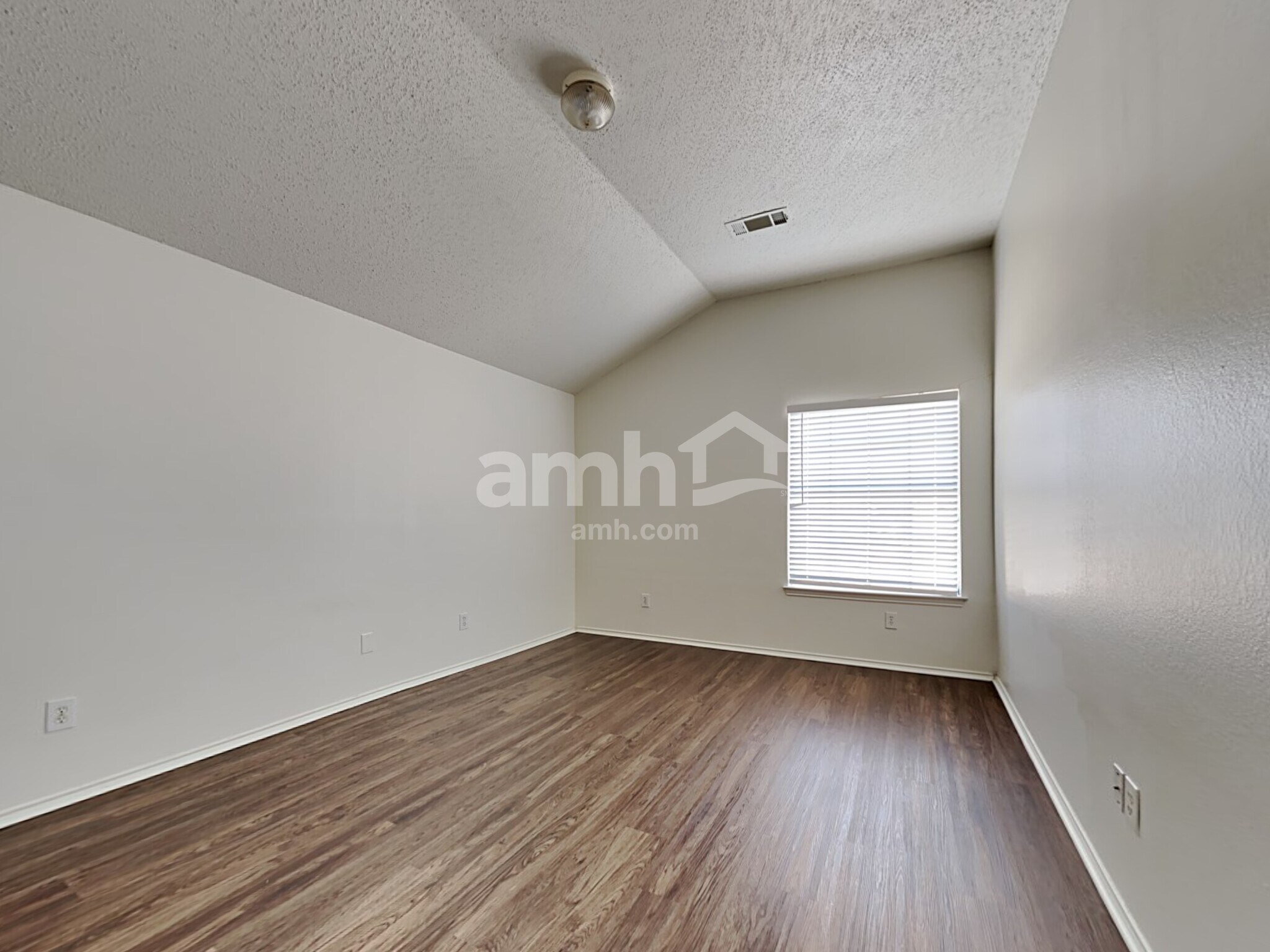 Building Photo - 816 Meadowlark Dr