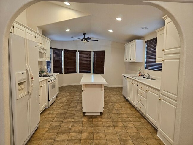 Building Photo - 15300 Palm Dr