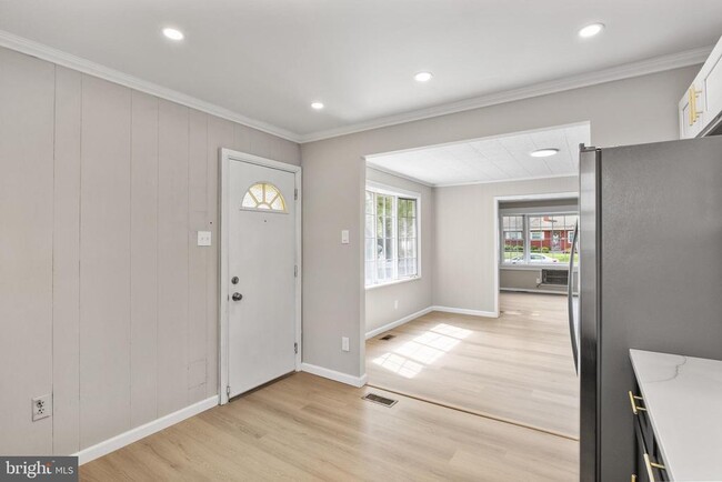 Building Photo - 1507 Clearbrook Ave