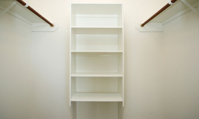 Building Photo - For Lease | 4 Bed, 2.5 Bath |2,314 Sq Ft |...