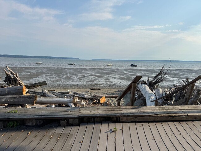 Building Photo - Beach House, Fully Furnished, Short Term J...