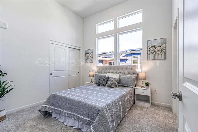 Building Photo - 379 Lundy Pl