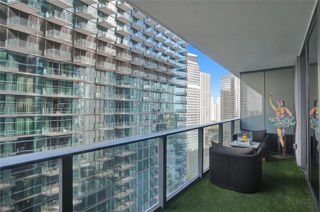 Building Photo - 801 S Miami Ave