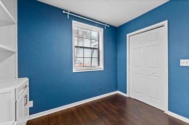 Building Photo - 4008 W Swann Ave