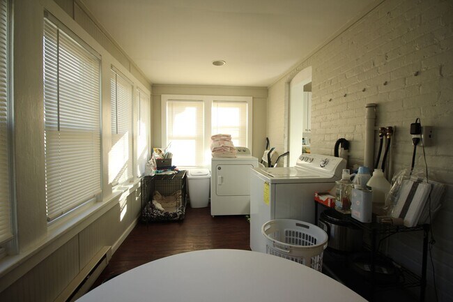 Building Photo - 713 Spring Garden St