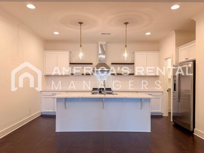 Building Photo - Home for Rent in Vestavia Hills, AL!!! Sig...