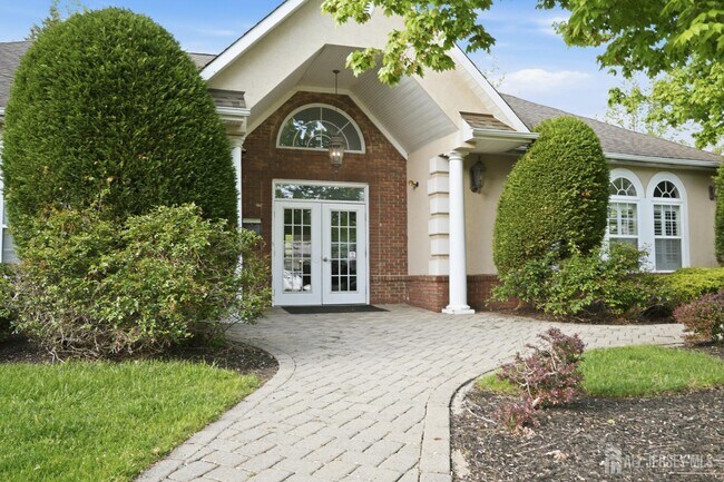 Building Photo - 27 Forest Dr