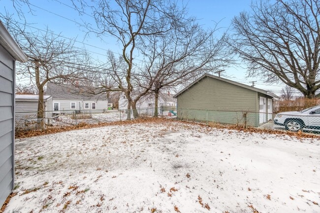 Building Photo - 27151 Farringdon Ave