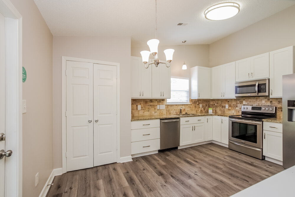 Building Photo - 533 River View Dr