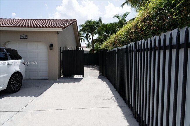 Building Photo - 17992 SW 152nd Ct