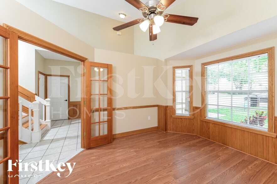 Building Photo - 870 Stone Chapel Ct