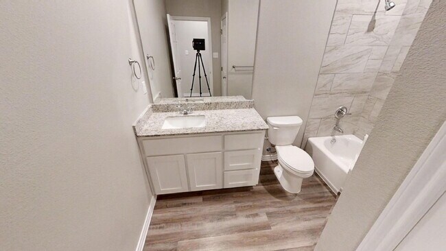 Building Photo - 2107 Wildewood Dr