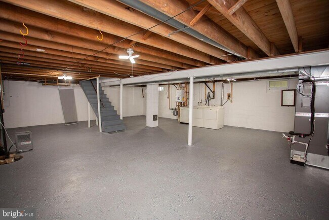 Building Photo - 196 Munger Ave