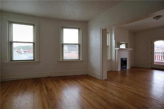 Building Photo - 200 Gross St