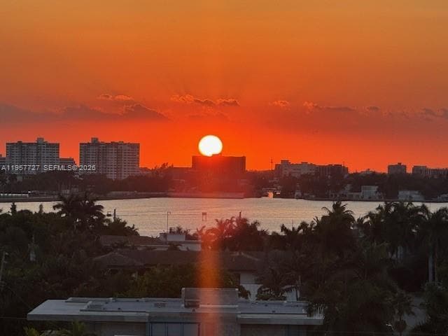 Building Photo - 10000 W Bay Harbor Dr