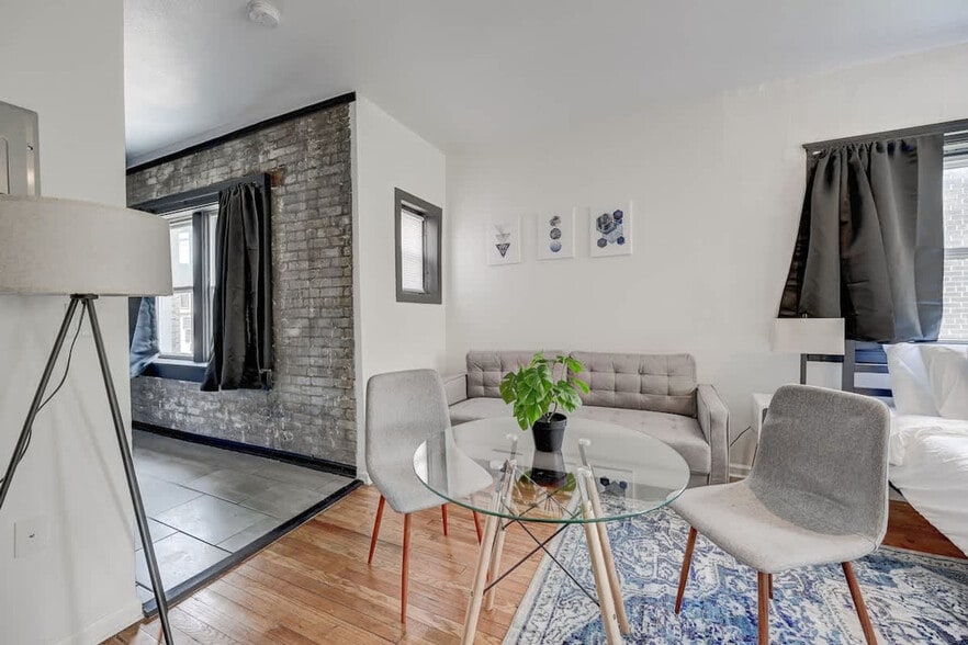 Building Photo - 1925 N Prospect Ave