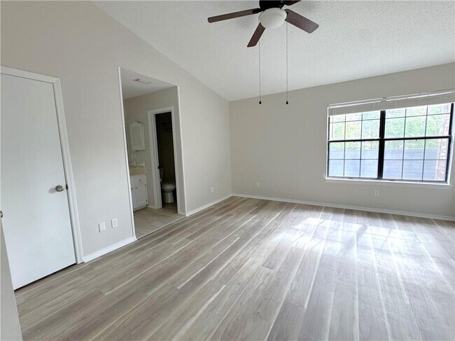 Building Photo - 5900 Grelot Rd