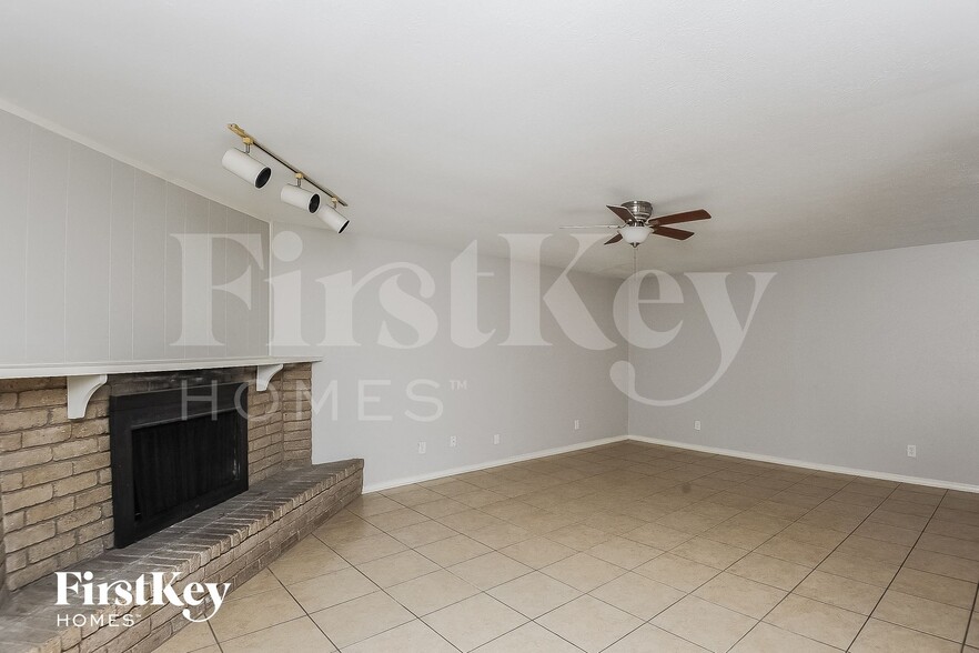 Building Photo - 7851 Holly Berry Ct