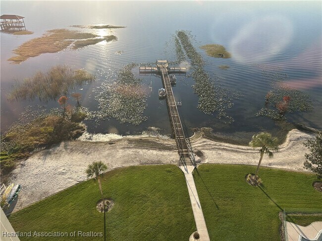 Building Photo - 2131 Lakeview Dr