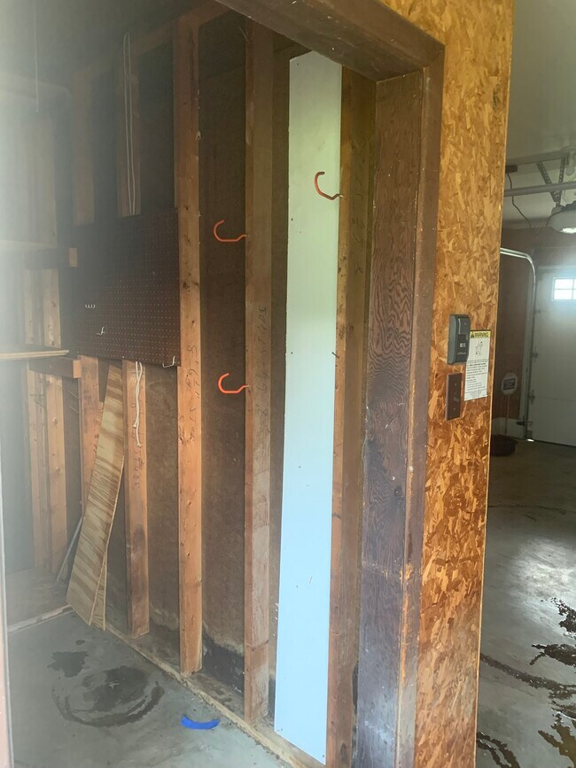 Building Photo - 2829 Hillside Dr