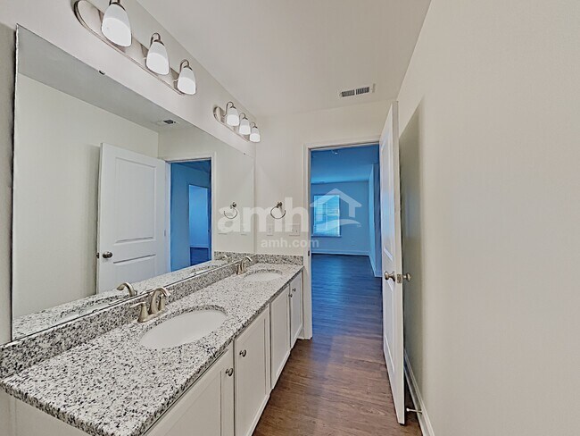 Building Photo - 2341 Cove Ct