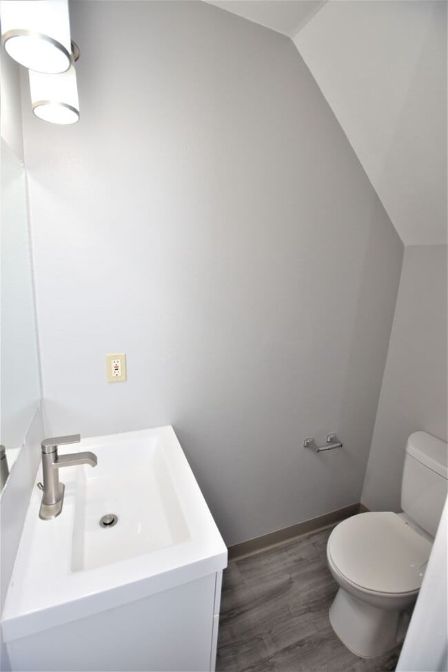 Building Photo - 8744 Woodman Way