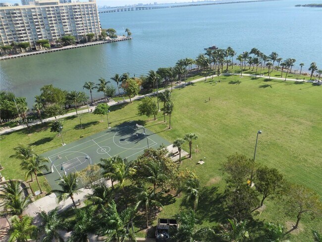 Building Photo - 1900 N Bayshore Dr