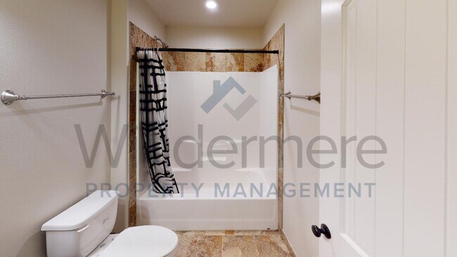 Building Photo - Evan41