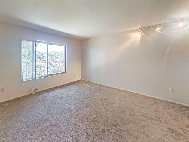 Building Photo - SD: Spacious 2BD/2BA Condo in Rancho Bernardo with Club Amenities, 2-Car Garage & Private Patio