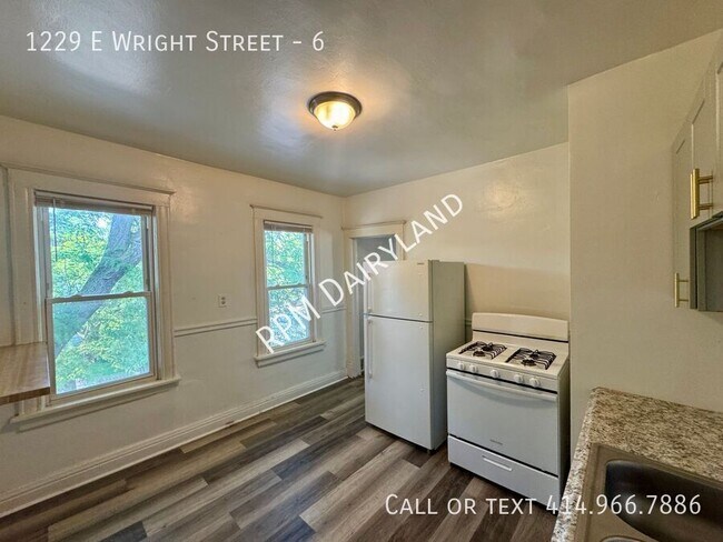 Building Photo - 1229 E Wright St