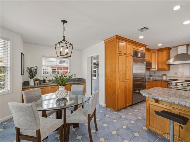 Building Photo - Modern Comfort Meets Coastal Living