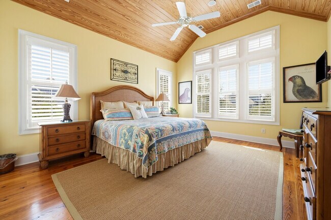 Building Photo - 190 Whiting Ln