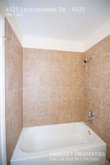 Building Photo - 4525 Leucadendra Dr