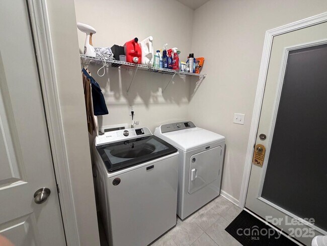 Building Photo - 403 Wescott St