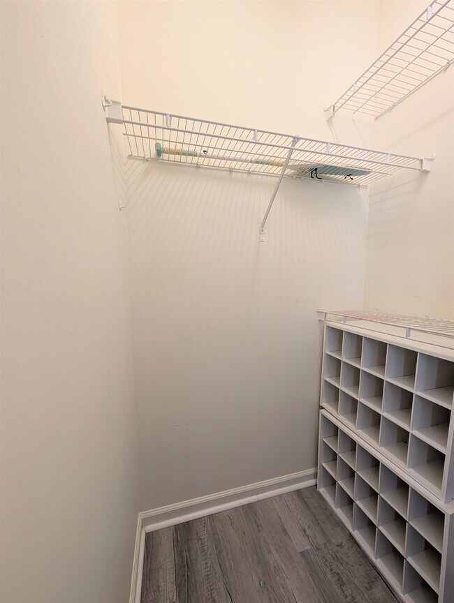 Building Photo - 9772 Leyland Dr