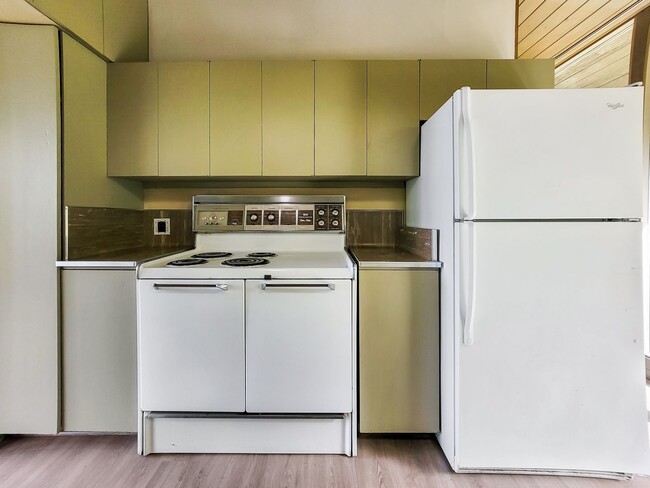 Building Photo - Vintage architectural home looking over Seattle and Bellevue metropolitan skyline.