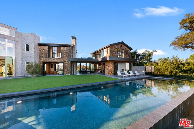 Building Photo - 2020 Cyprean Dr