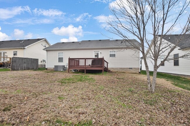 Building Photo - Pet Friendly Three Bedroom with Bonus!