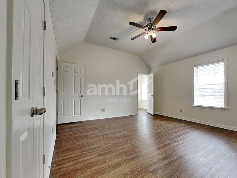 Building Photo - 821 Rain Dance Way