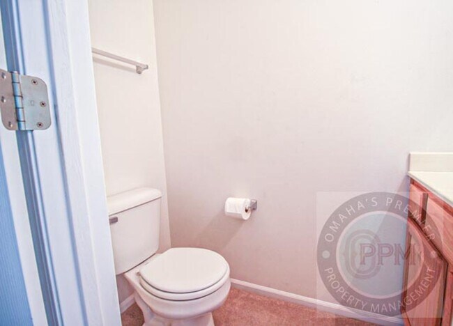 Building Photo - Beautiful and Spacious 4 Bedroom 2.5 Bathr...