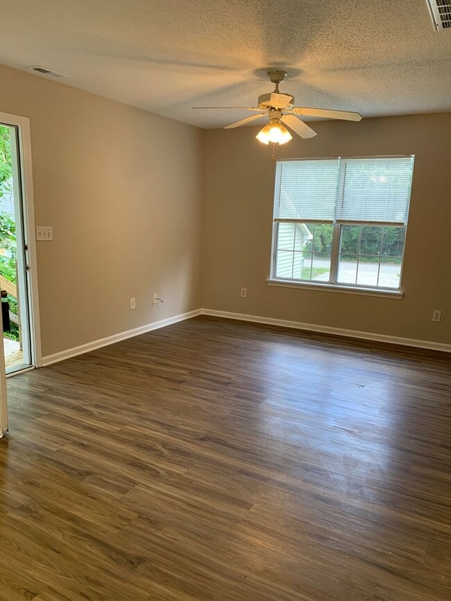 Building Photo - 2114 Wisteria Dr