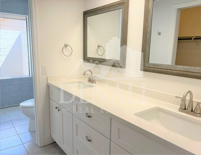 Building Photo - 618 W McNair St