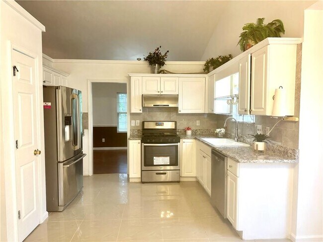 Building Photo - 575 Chandon Way