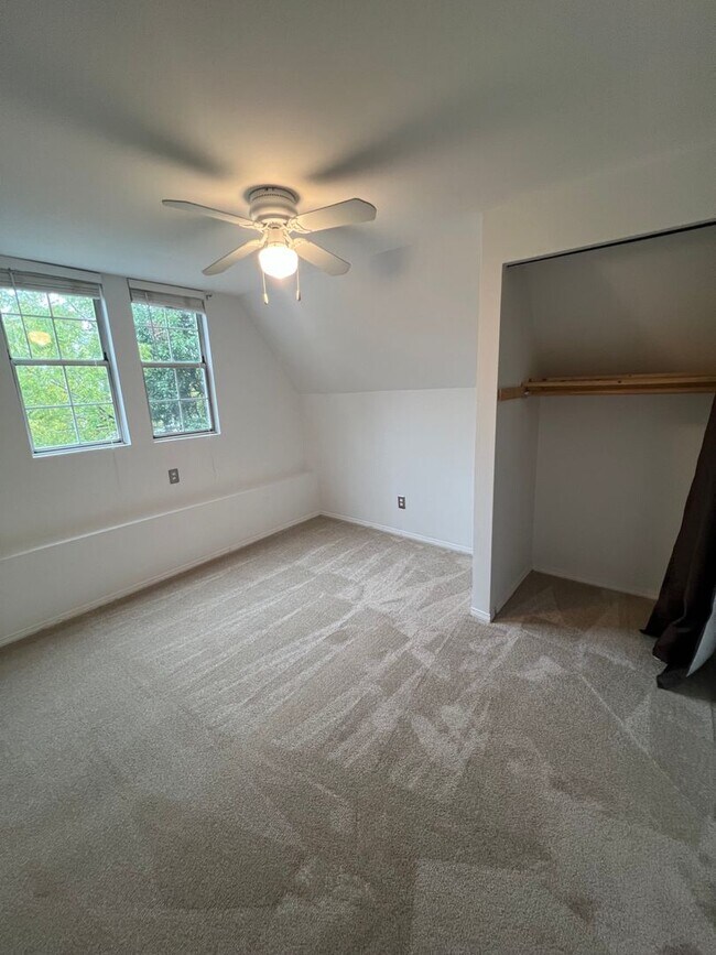 Building Photo - 5533 Southwest Ave