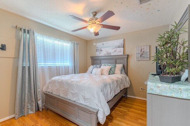 Building Photo - 13417 Bunker Hill Dr