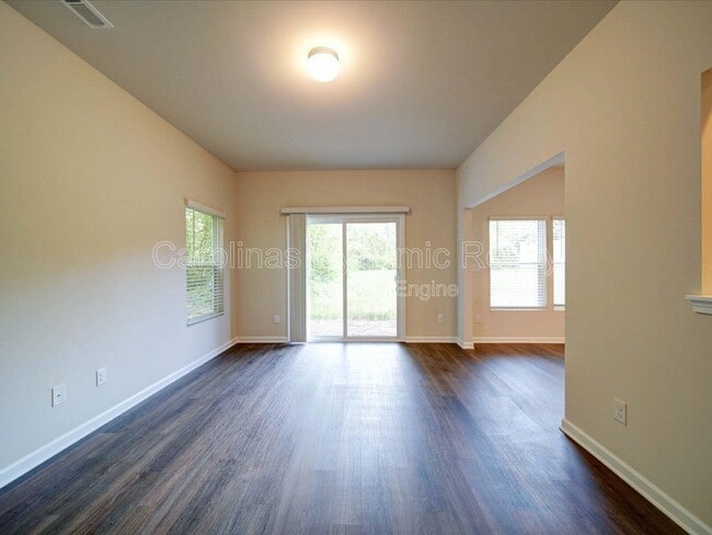 Building Photo - 916 S Battleground Ave