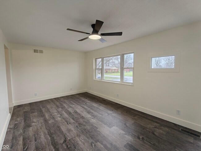 Building Photo - 2183 S Fairview Dr