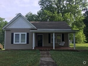 Building Photo - 3 bedroom/3 bath home